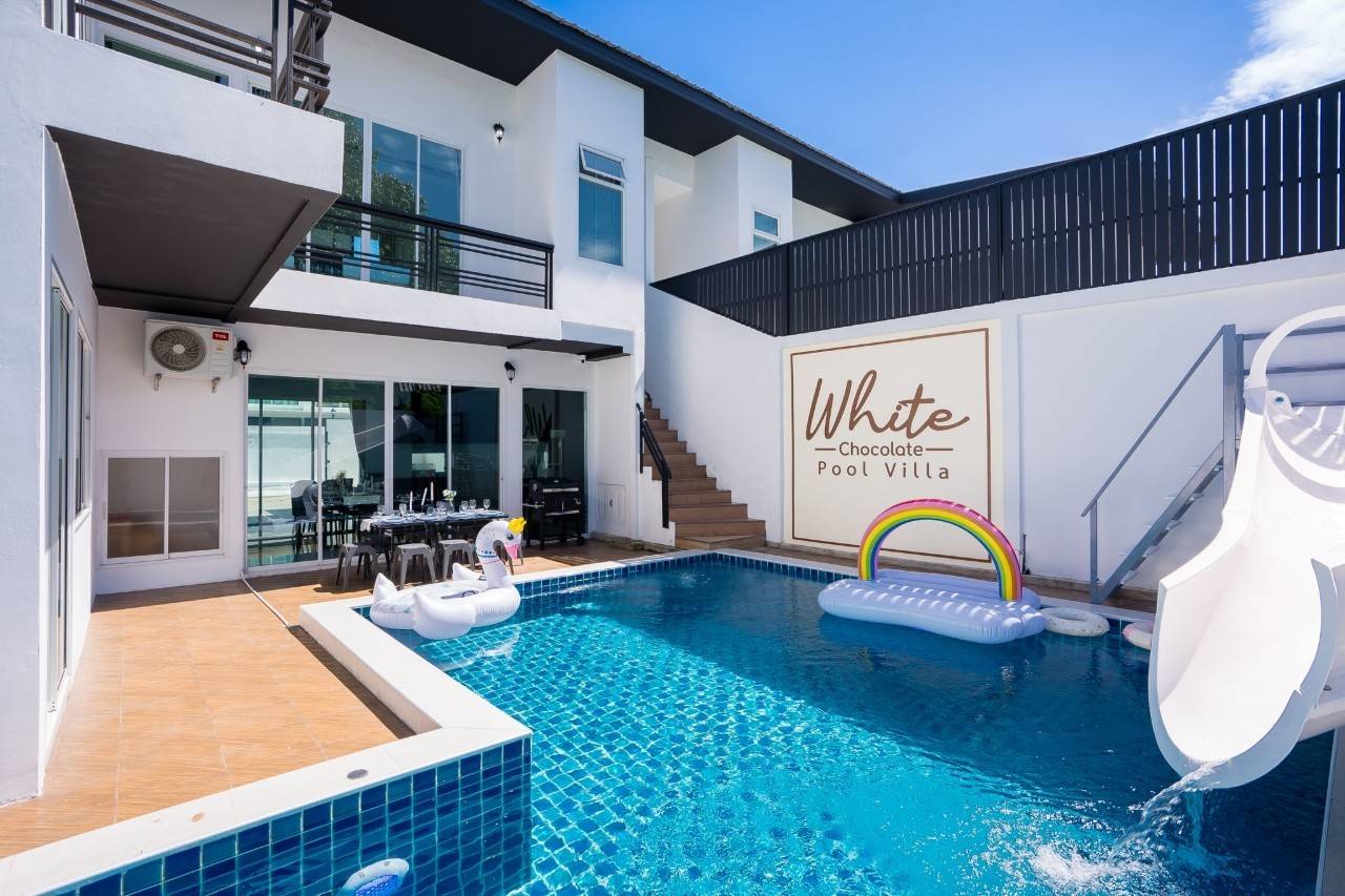 ไวท์เฮ้าส์ พูลวิลล่า จ.ชลบุรี White House PoolVilla Pattaya บ้านพักพูลวิลล่าบางเสร่ติดทะเล baan poolvilla บางแสน บังกะโลพัทยา บ้านพักวิลล่าชลบุรี ที่พักชลบุรี พูลวิลล่าหาดจอมเทียน 
