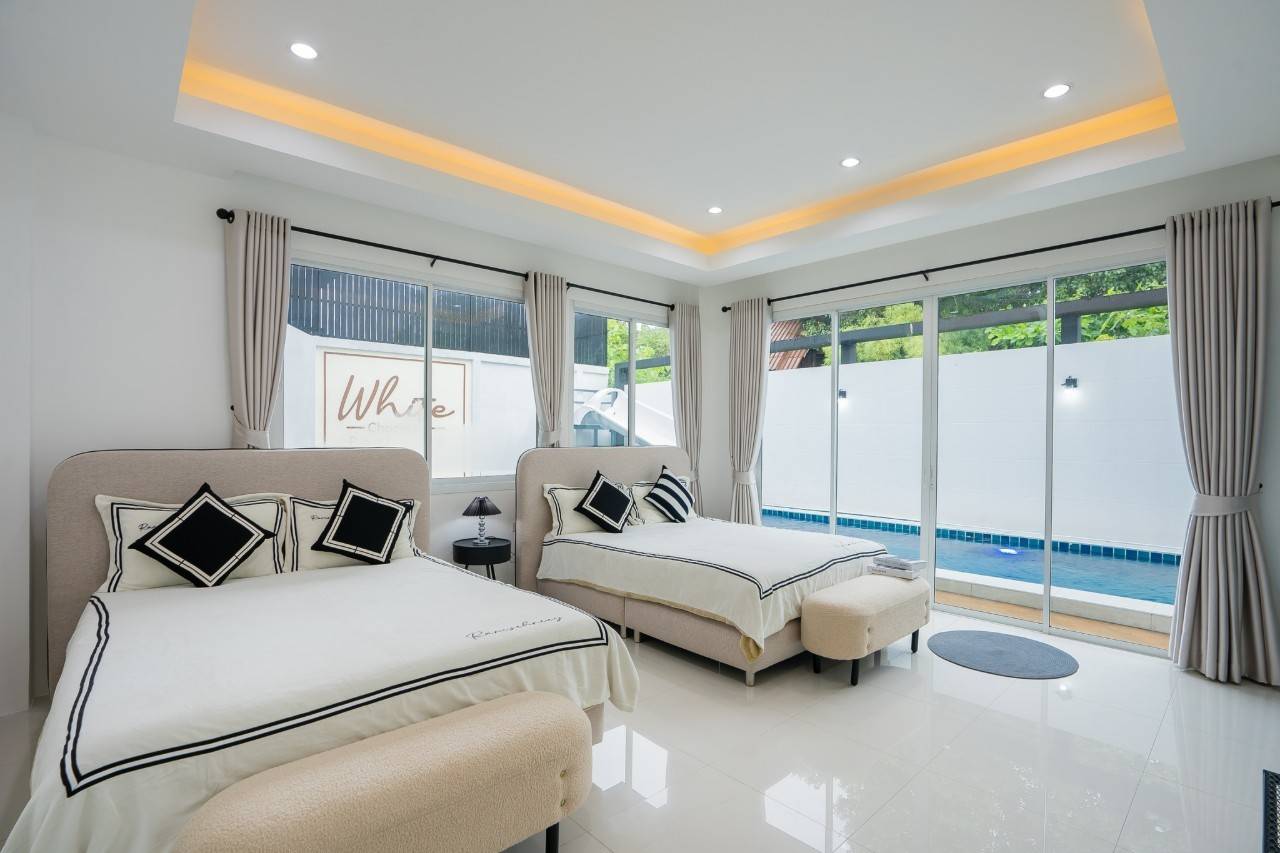 ไวท์เฮ้าส์ พูลวิลล่า จ.ชลบุรี White House PoolVilla Pattaya บ้านพักพูลวิลล่าบางเสร่ติดทะเล baan poolvilla บางแสน บังกะโลพัทยา บ้านพักวิลล่าชลบุรี ที่พักชลบุรี พูลวิลล่าหาดจอมเทียน 